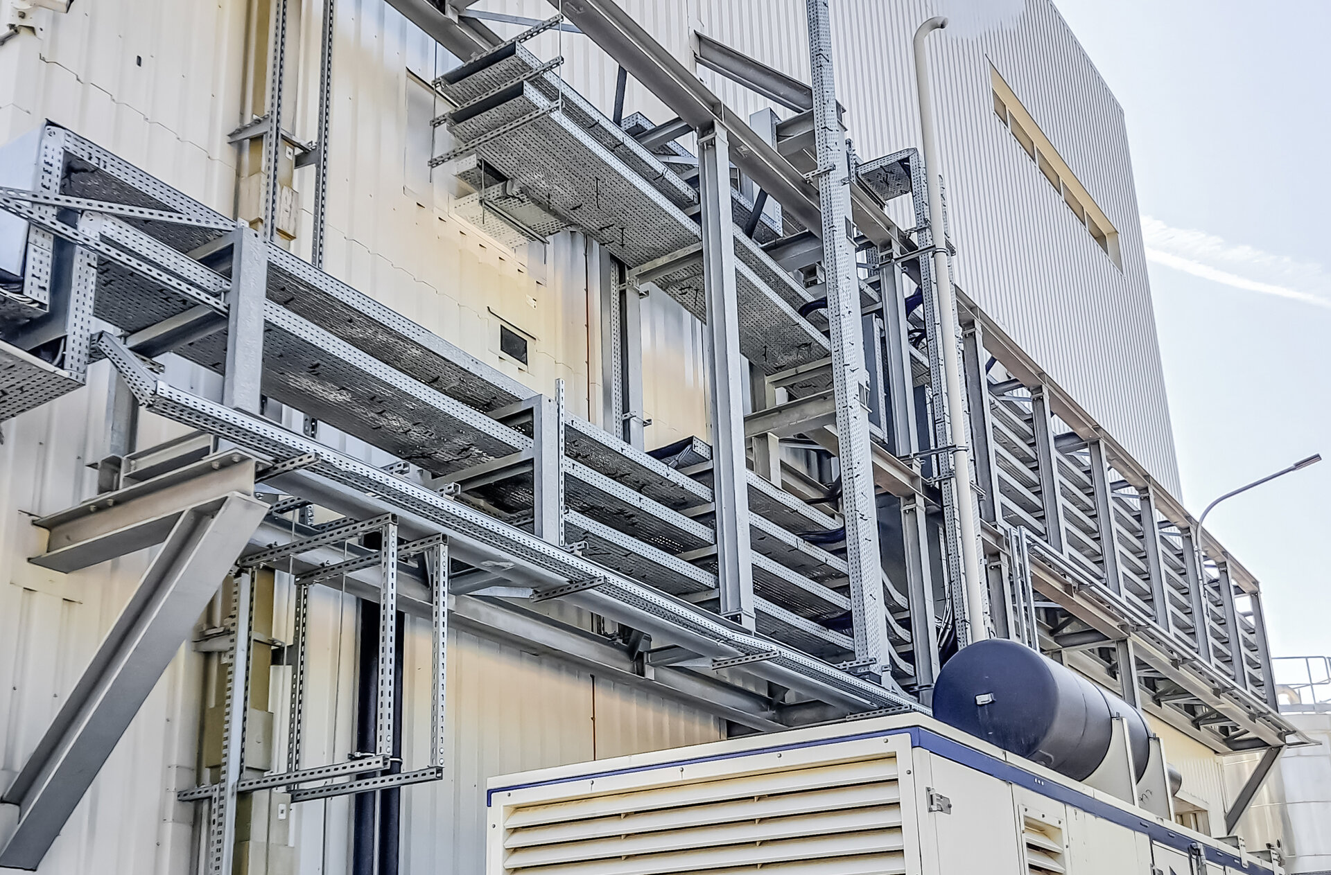 kabeltragmontage-am-i-tr-ger-f-r-stahlkonstruktion-eldax-systems